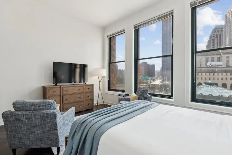 Placemakr Downtown Pittsburgh at The Pennsylvanian