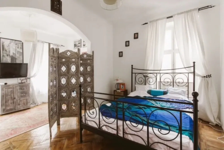 BPM - Beautiful Real Home In the Center