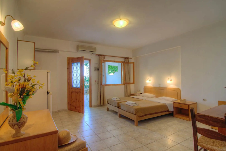 Adonis Hotel 2 (Crete)