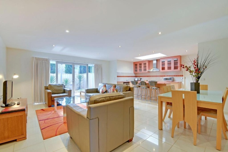 3 Bedrooms Apartment