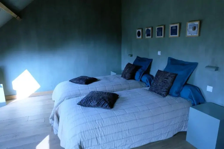 Standard Twin room with garden view