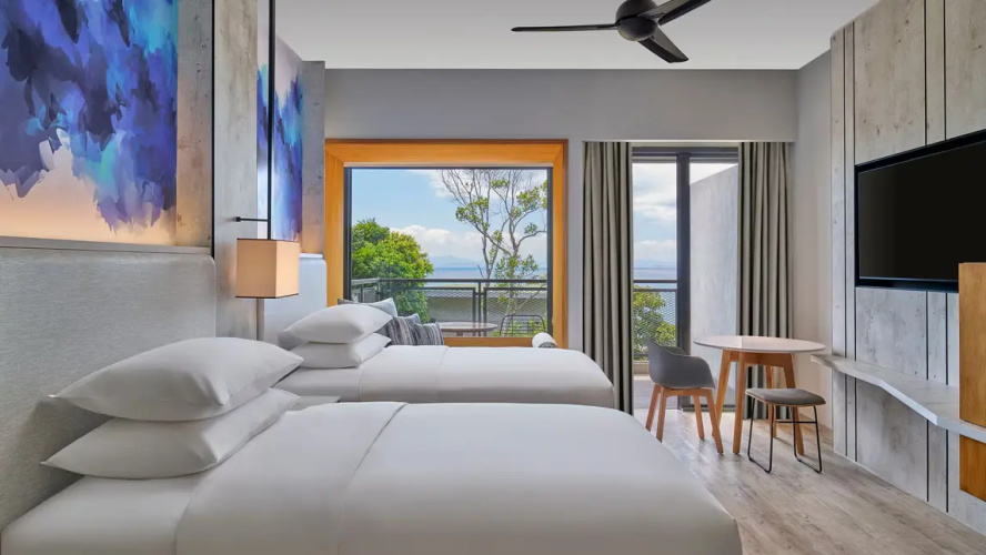 Deluxe Twin room with partial sea view