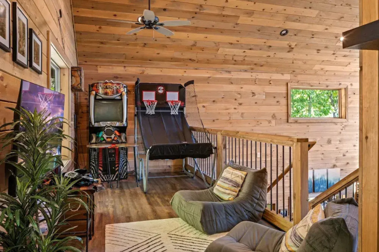 Goodness Gracious 3 Bedroom Cabin by RedAwning