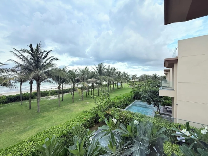 3 Bedrooms Executive Villa beachfront