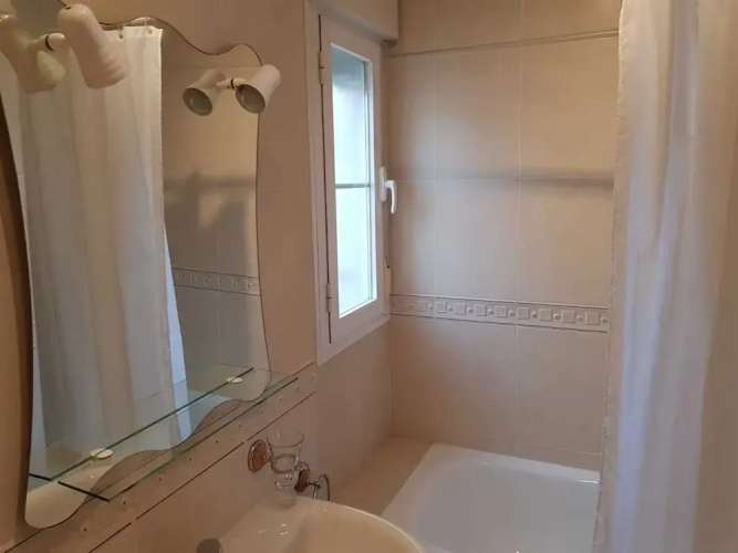 Modern 2 Bedroom Holiday Home