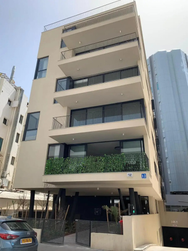 Spacious & Design 2BDR W/ balcony and parking