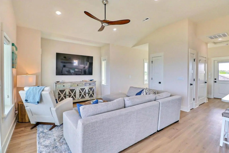 4071 Masterpiece 3 Min Walk to Beach