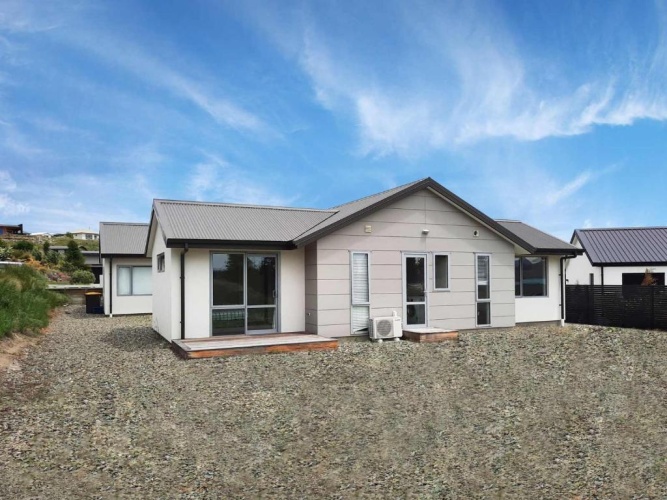 5 Bedrooms Cottage