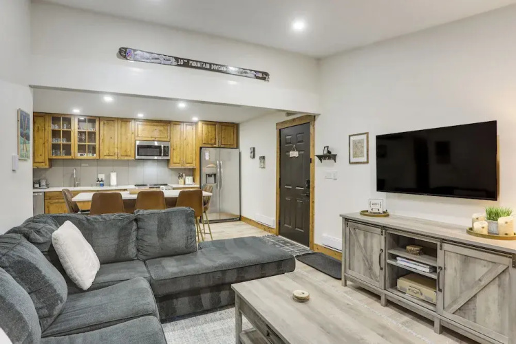 Cozy Avon Condo w/ Grill: Walk to Ski Shuttle