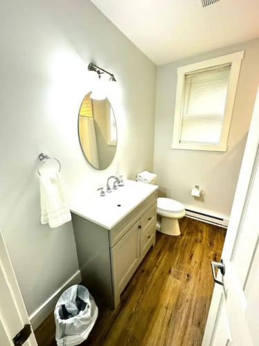 Cozy Unit King bed Laundry