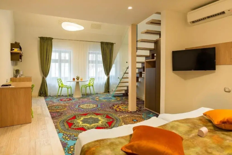 . Blumenhaus Apartments