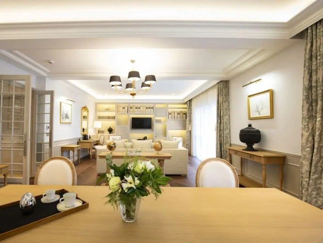 Presidential room