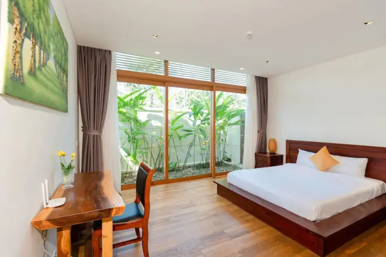 Enjoy A Luxurious 5 Bedroom Villa