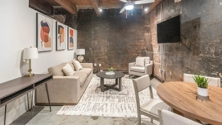 2 Bedrooms Apartment