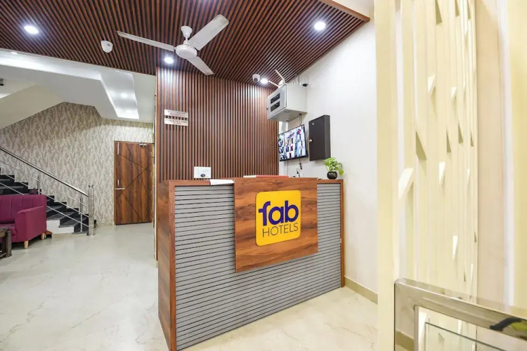 Fabhotel Regal