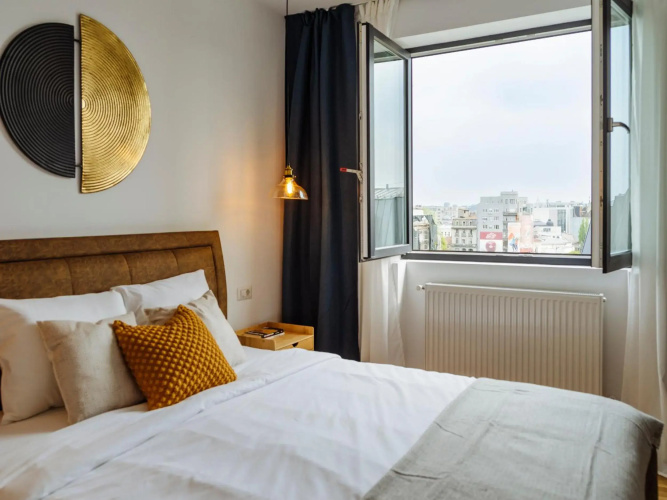 Sunny 2BR Flat - Top Location - Amazing Balcony