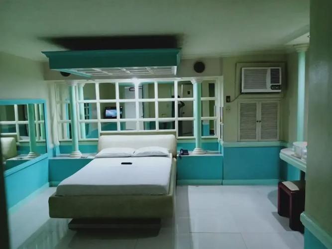 Dahlia Hotel