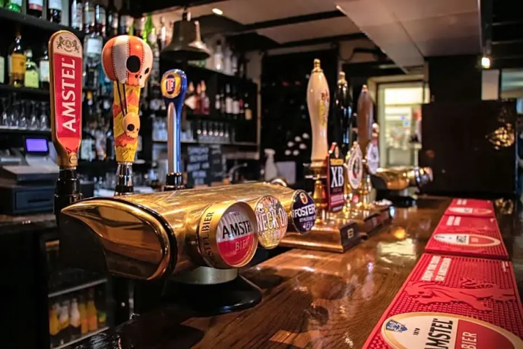 The Fox and Hounds