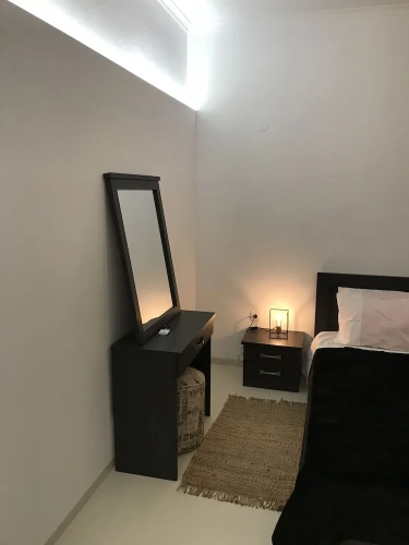 1 Bedroom Business Suite