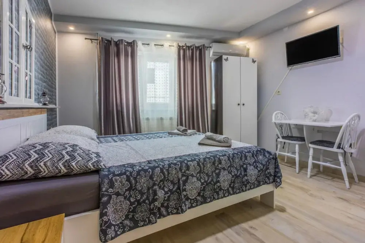Apartments and Room ART