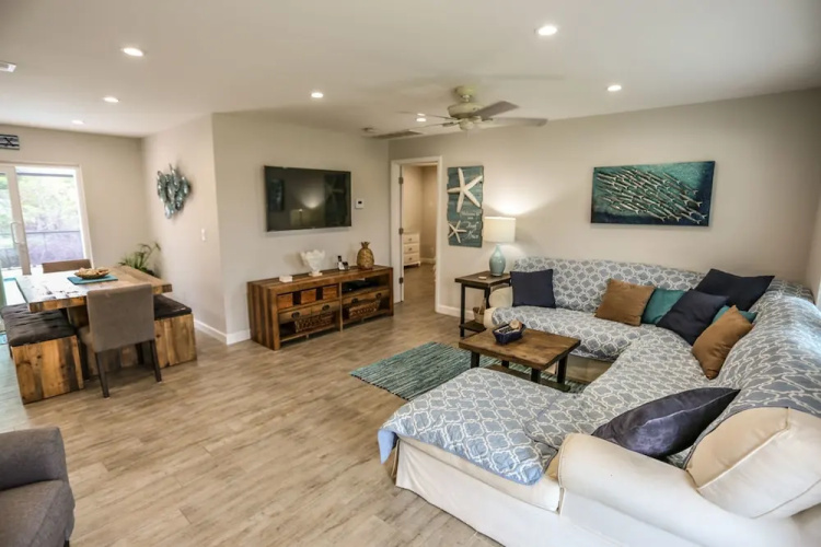 44 Fairview Blvd