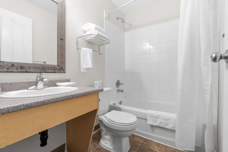 Squamish Adventure Inn & Hostel