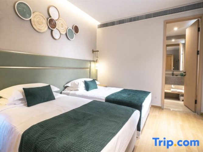 1 Bedroom Double Club Suite