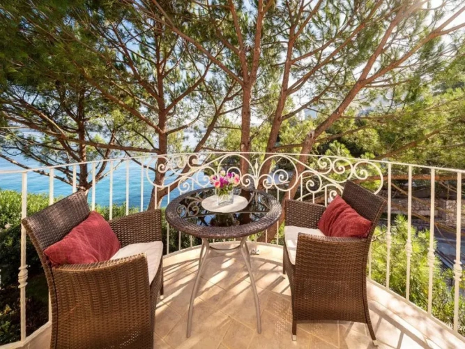 1 Bedroom Apartment with balcony and with sea view