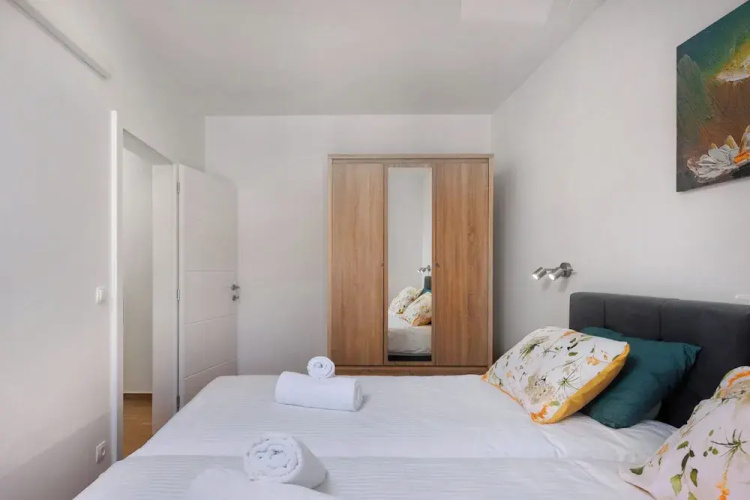 Seafront Apartment Nana