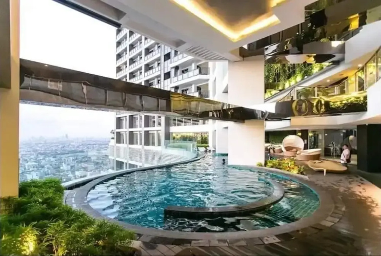 2 bedroom with 2 Balconies Skyline View