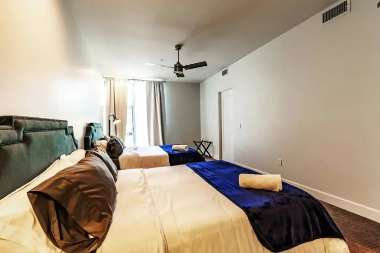 City Luxury Oasis! 3 Level Condo With 360 Roof!