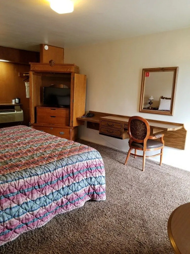 Plaza Motel