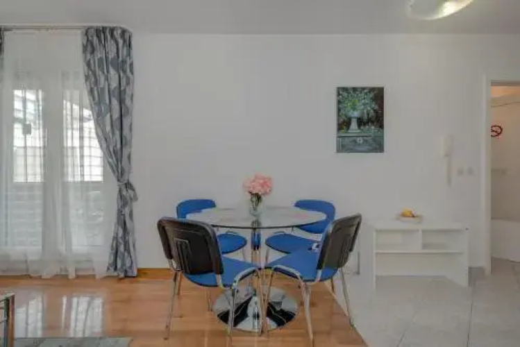 LCT Beacfront apartment ZS