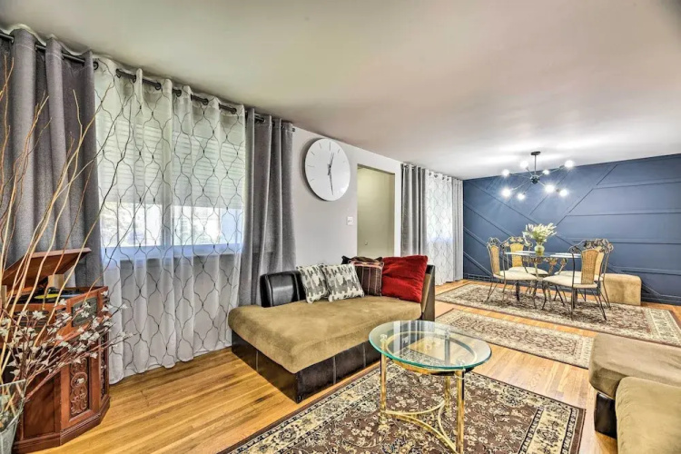 Charming Buffalo Apt: 18 Mi to Niagara Falls!