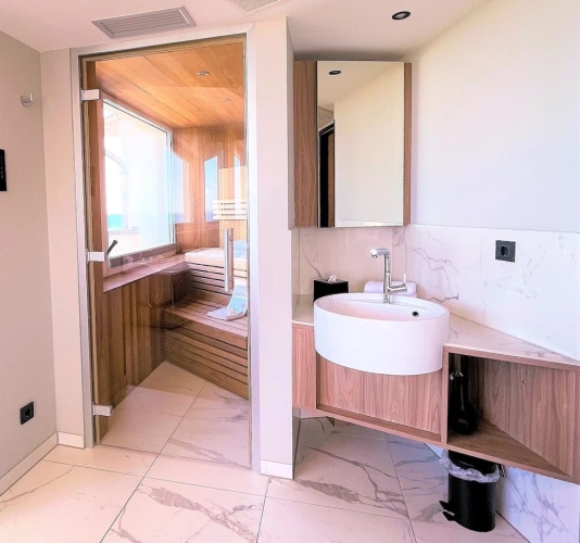 Deluxe Penthouse Suite with balcony and with sea view