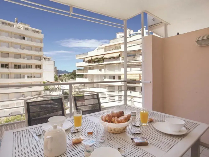 24m At 200m From Beach Residence With Pool