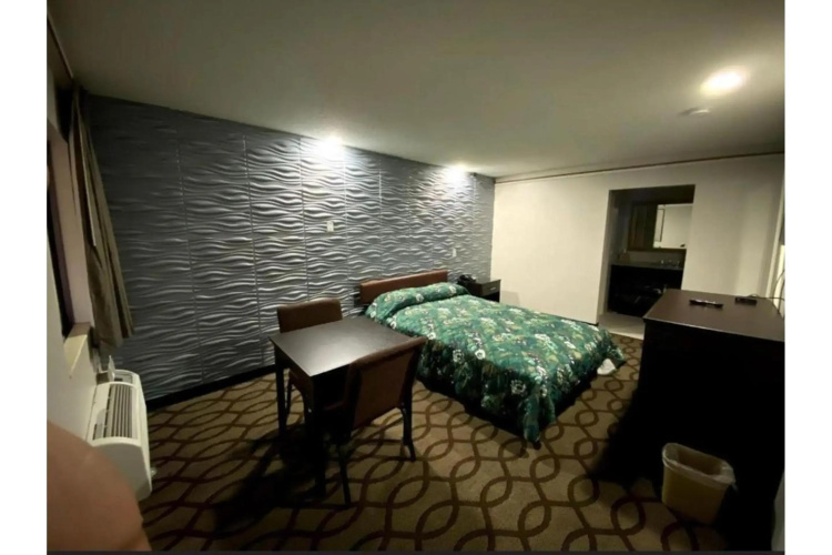 Deluxe Inn by OYO Near Toledo Ohio