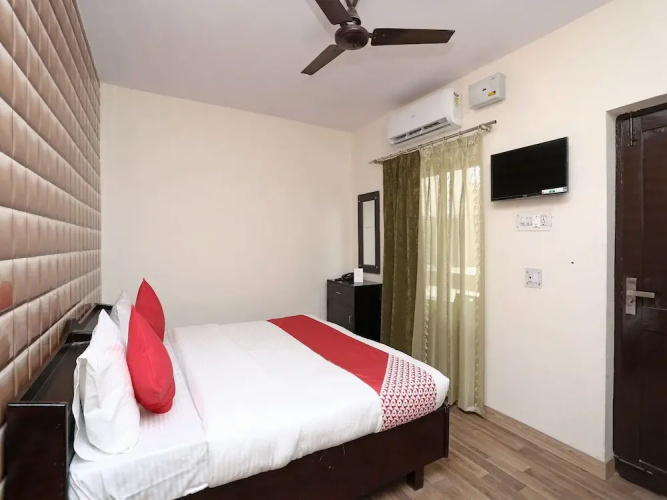 OYO 11854 Hotel Comfort