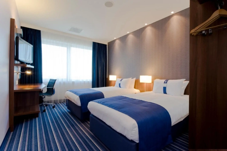 Standard Twin room with city view