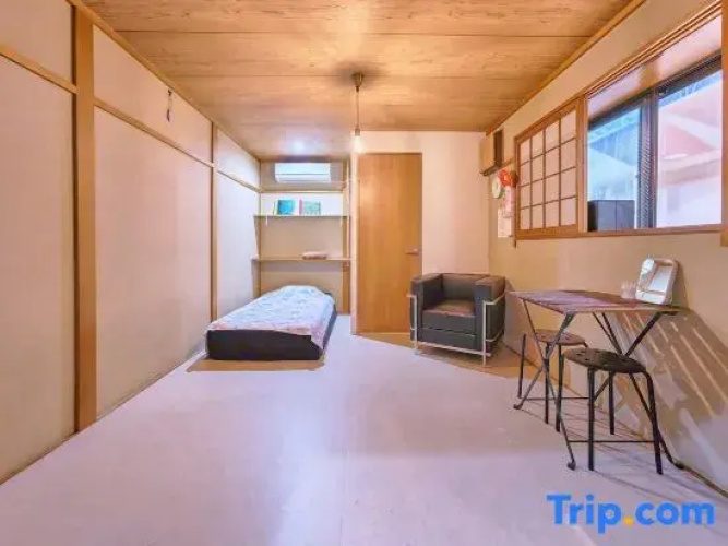 Private single room 2F with shared bath and toilet