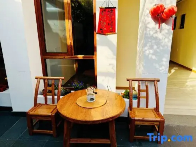 Jinglu Homestay
