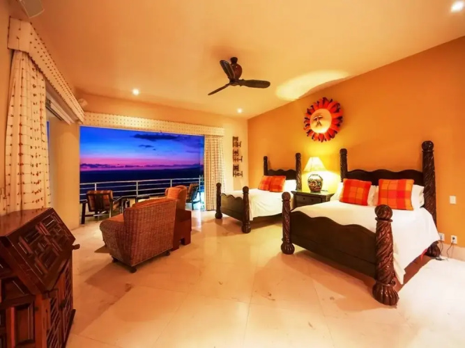 Sunny Vacation Villa 95