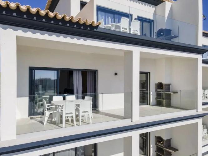 2 Bedrooms Apartment with balcony and with garden view