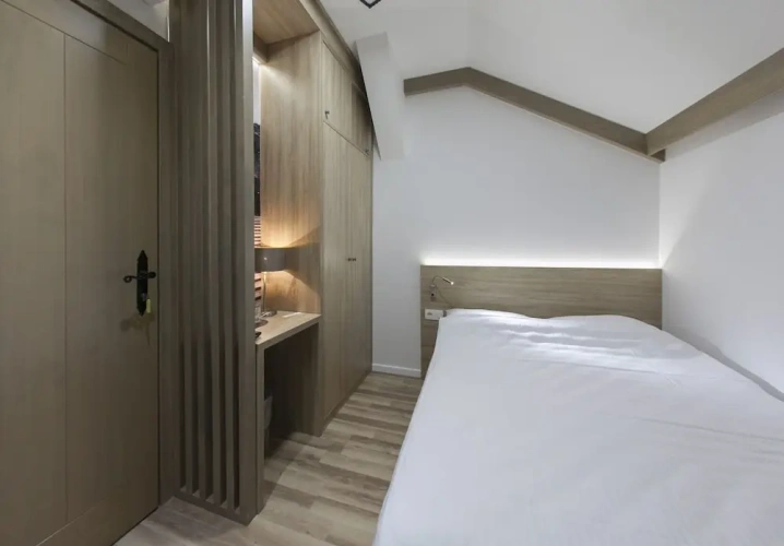 Standard Twin room with view