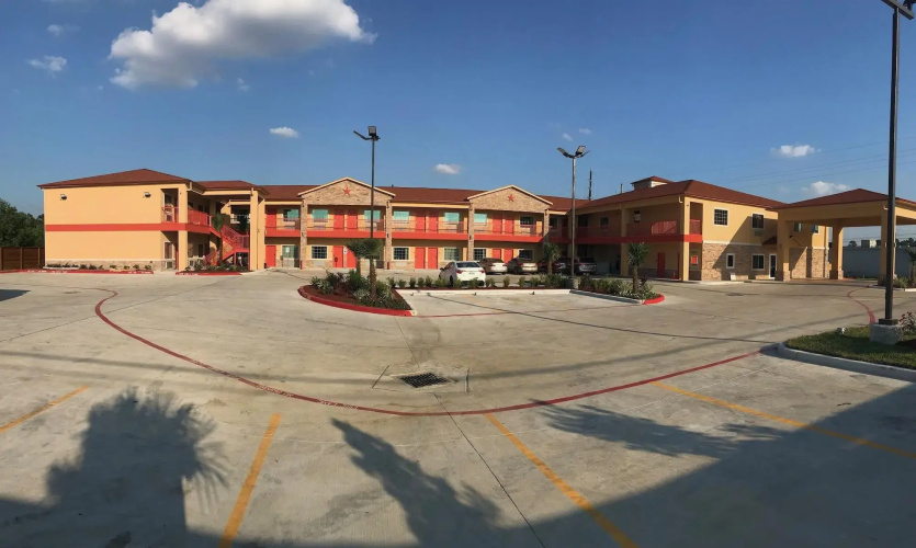 Scottish Inn & Suites - IAH Airport
