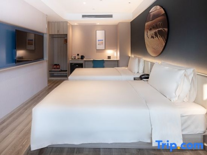 Standard Double room with street view