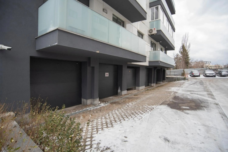 Sunny & Stylish Brand new 2bdr Apartment + Parking