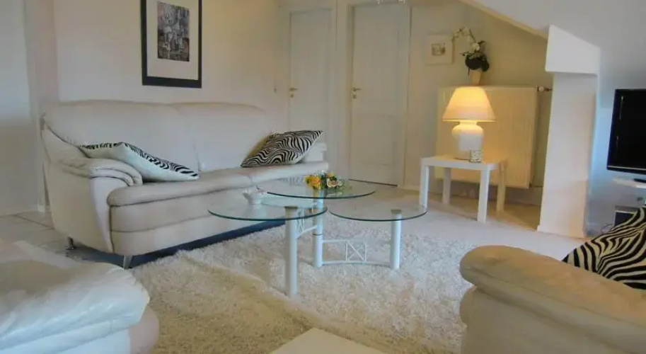 Carina Apartments