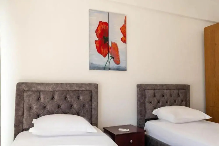 Alnes Hotel