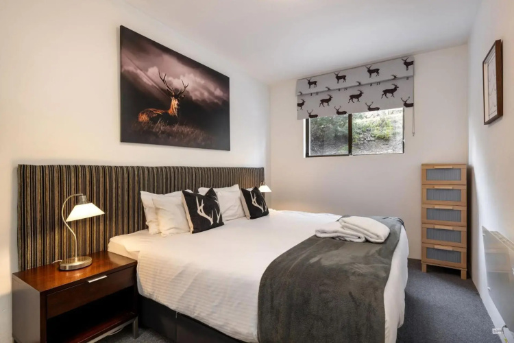 Lantern 1 bedroom terrace with mountain views